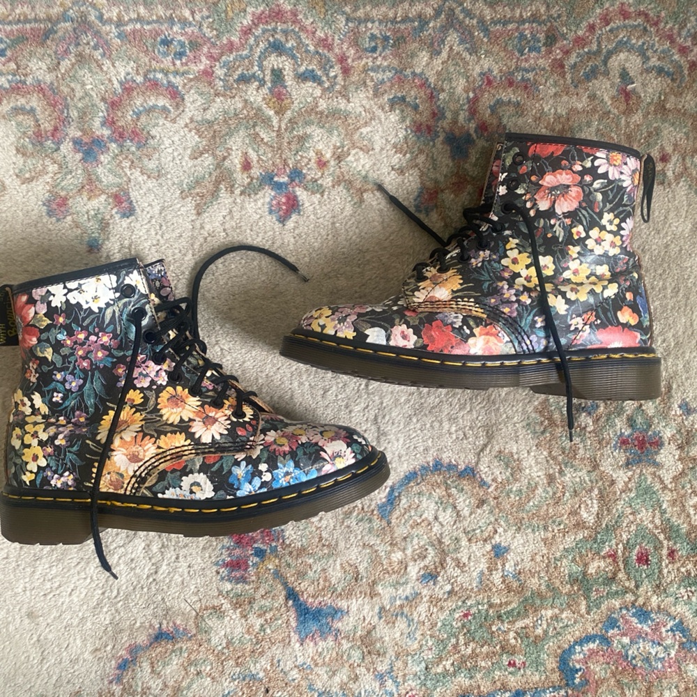 ICONIC ORIGINAL 1994 Floral Dr. Martens Lace-Up Boots